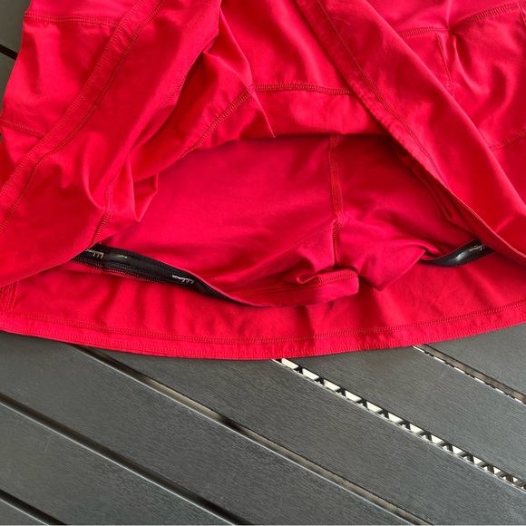 Lululemon tennis skirt size 10 - Picture 3 of 3